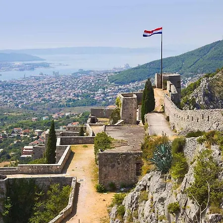 Amazing View Atemberaubenden Blick Auf Stadt By Interhome *